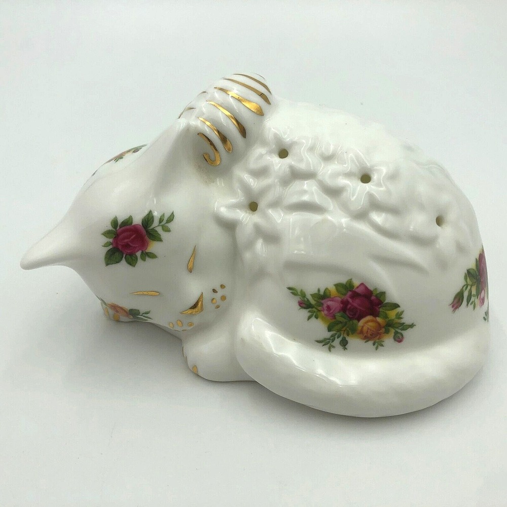 ROYAL ALBERT ENGLAND 1962 'OLD COUNTRY ROSES' SLEEPING CAT POTPOURRI POMANDER